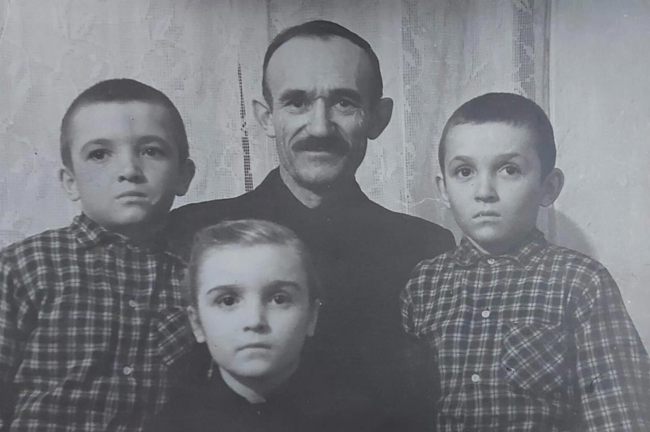 Gustav Nachtigall mit Enkelkindern Woldemar, Wilhelm und Valentina