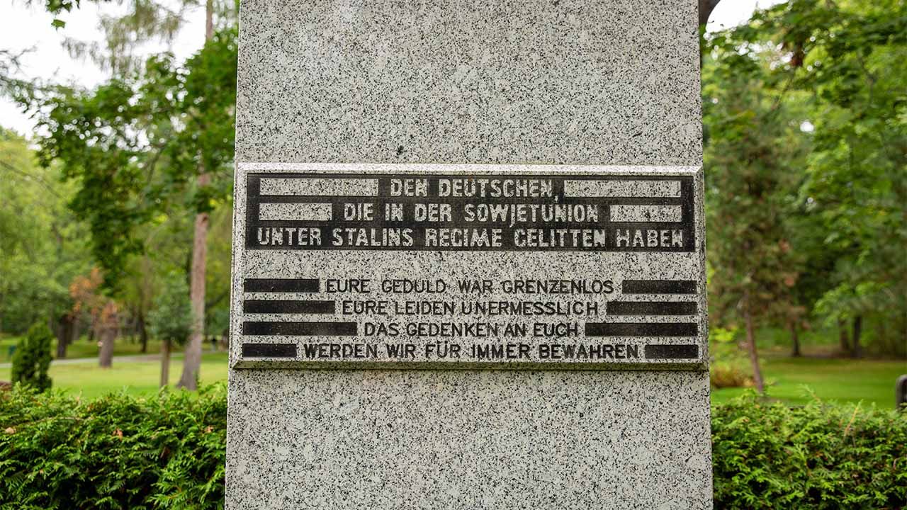 Gedenkstein auf dem Parkfriedhof Berlin-Marzahn